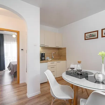 Apartment With A Parking Space - 12552 Vodice