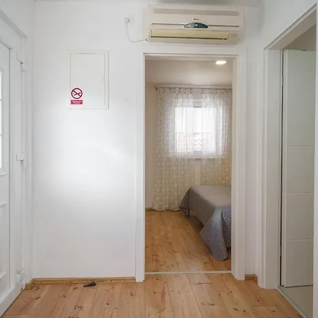 With A Parking Space - 12552