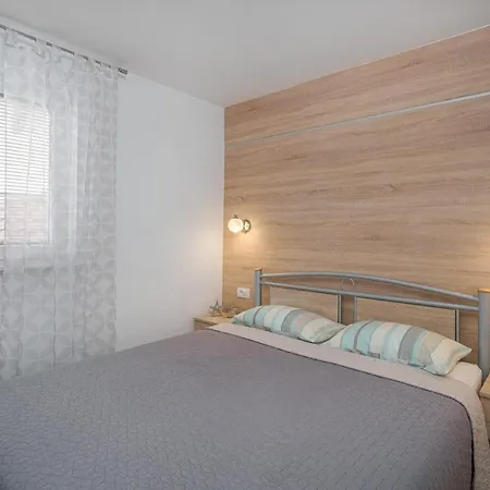 Apartment With A Parking Space - 12552 Vodice